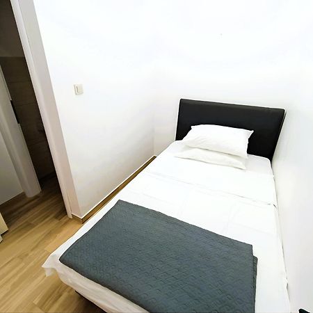 Apartments In Turanj, 20M From The Beach Sukosan Exterior photo